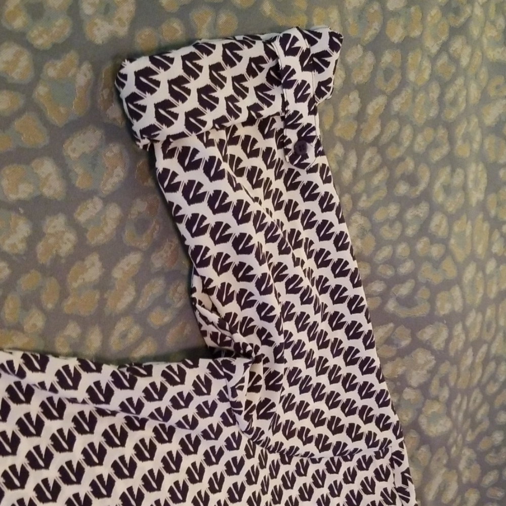 3/$50 Black and White Tunic - Picture 6 of 6
